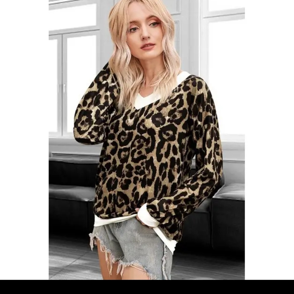 NEW Leopard Print V-Neck Sweater - Picture 3 of 4